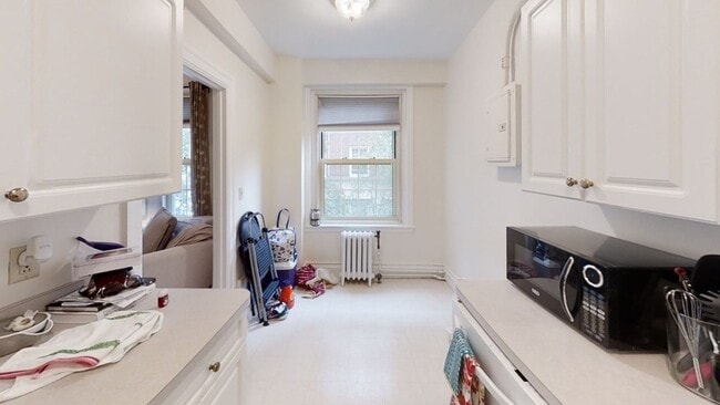 Building Photo - 1402 Beacon St