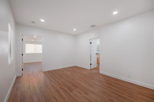 Building Photo - 121 S Lotus Ave