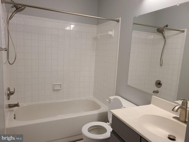 Building Photo - 15619 Easthaven Ct