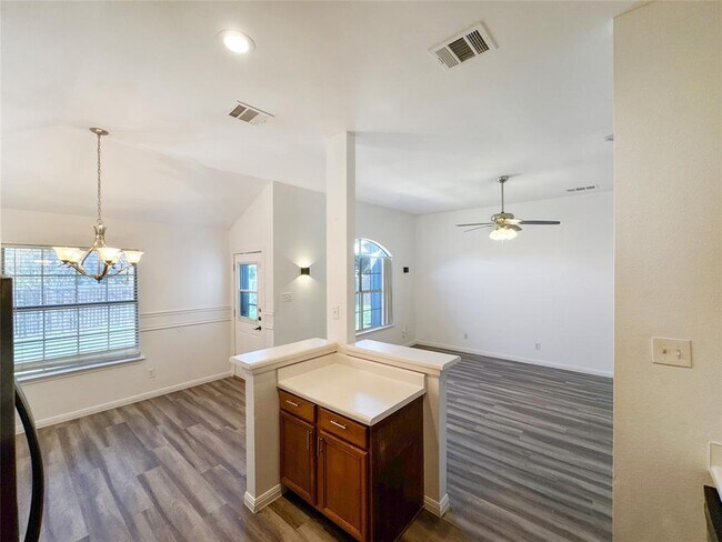 Building Photo - 1901 Holly Springs Dr