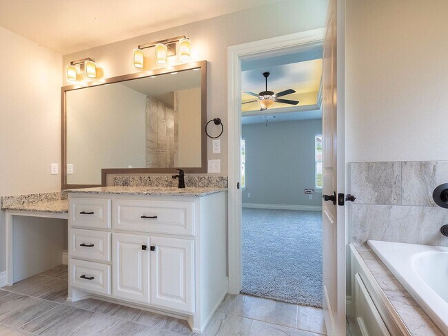 Building Photo - Beautiful Home - 4 Bedroom, 3 Bathroom with Bonus Room in East Edmond