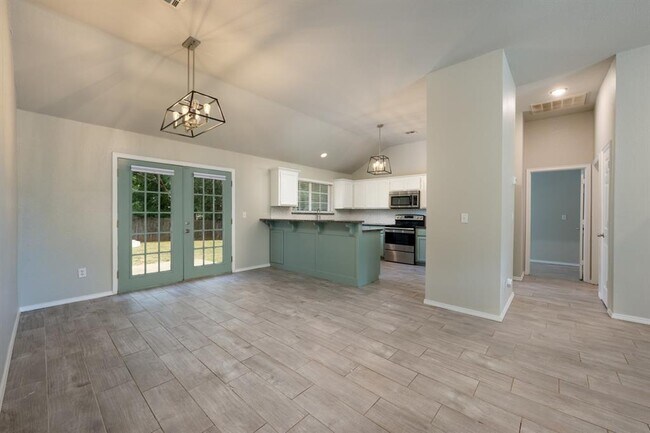 Building Photo - 1501 Tree Line Dr