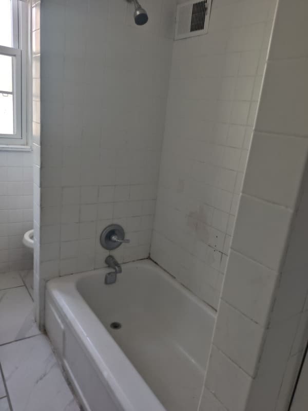 Building Photo - 728 E Ontario St