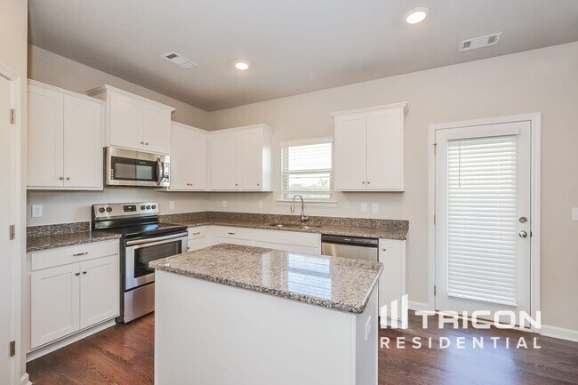 Building Photo - 225 Pratt Dr