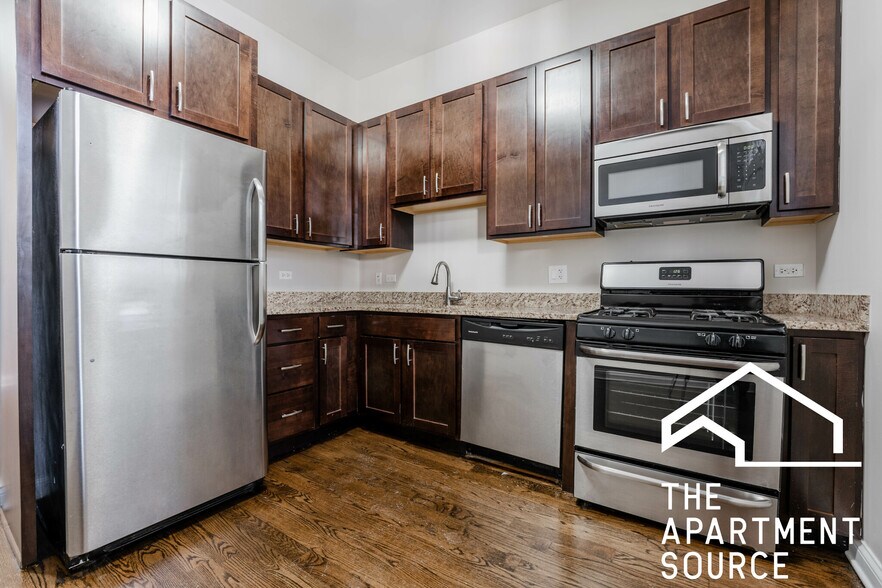 Building Photo - 1758 W Montrose Ave