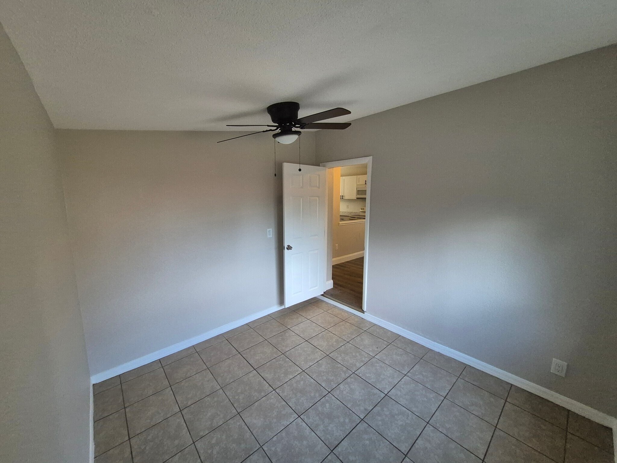 Building Photo - 7071 Holiday Dr