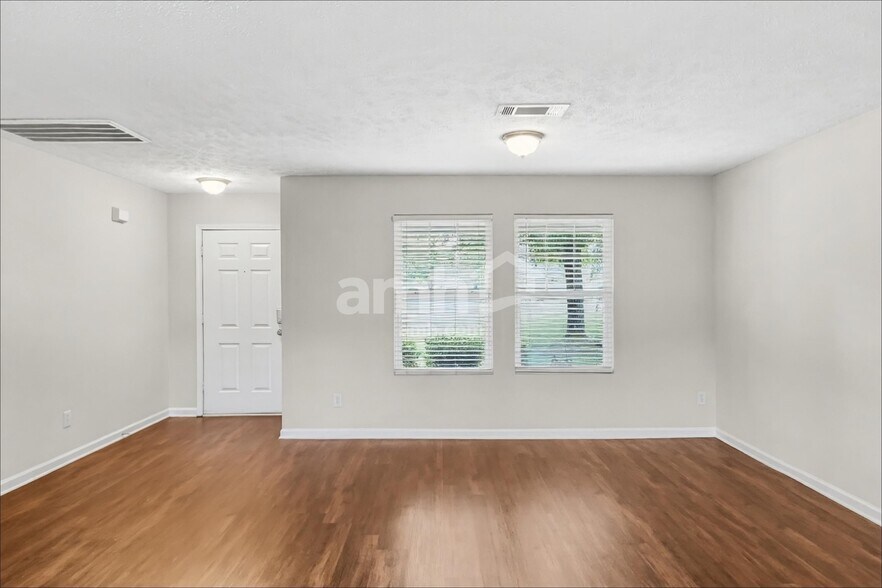 Building Photo - 1316 Roxbury Ct