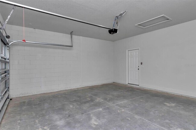 Building Photo - 7911 N Pocono Dr