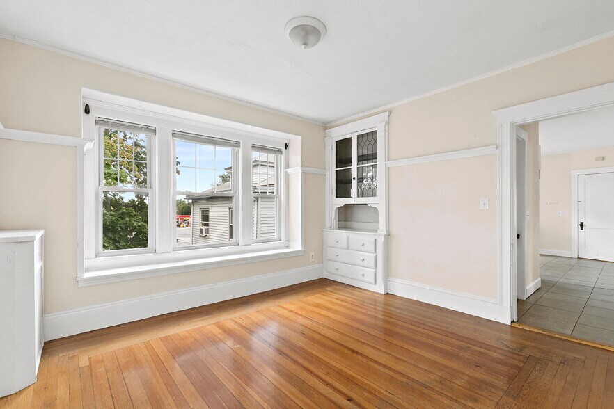 Building Photo - 723 Fellsway