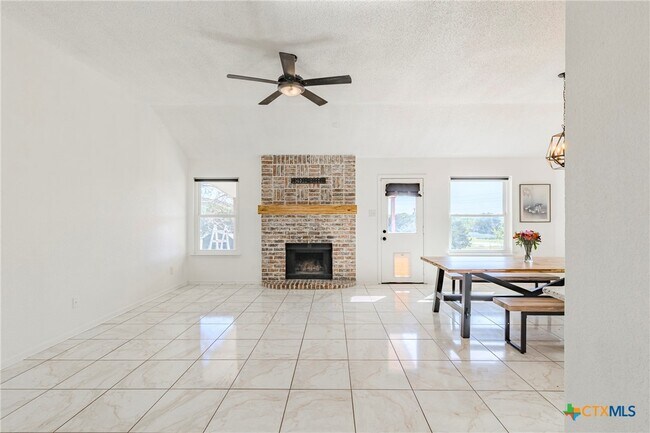 Building Photo - 3081 Colorado Dr