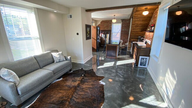 Family Room/Kitchen - 622 E Capitol Ave