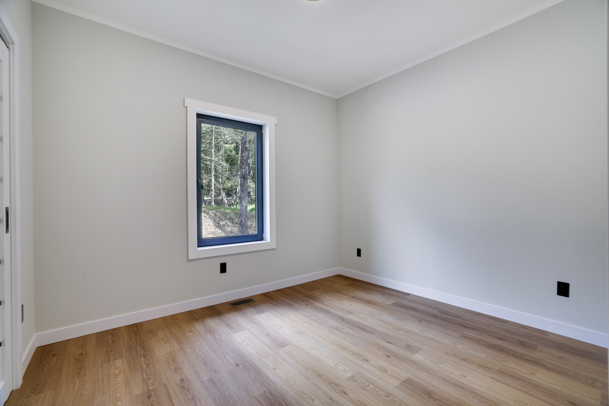 Building Photo - 1540 Lake Ln