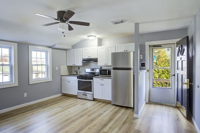 Building Photo - 903 Loney St