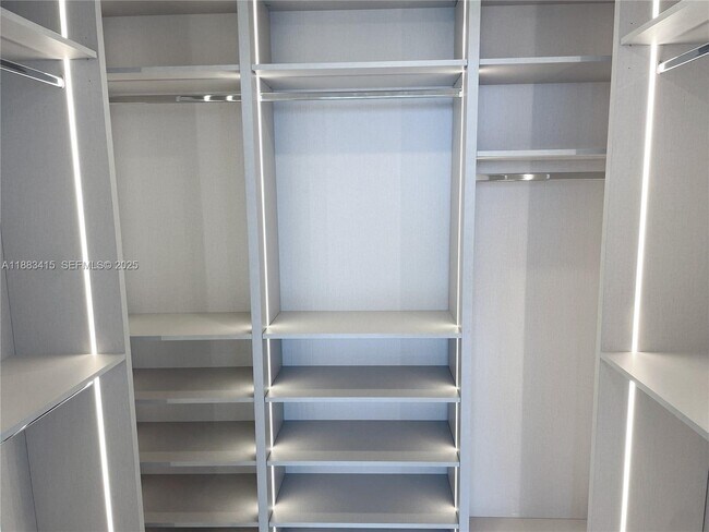 Building Photo - 700 NE 24th St