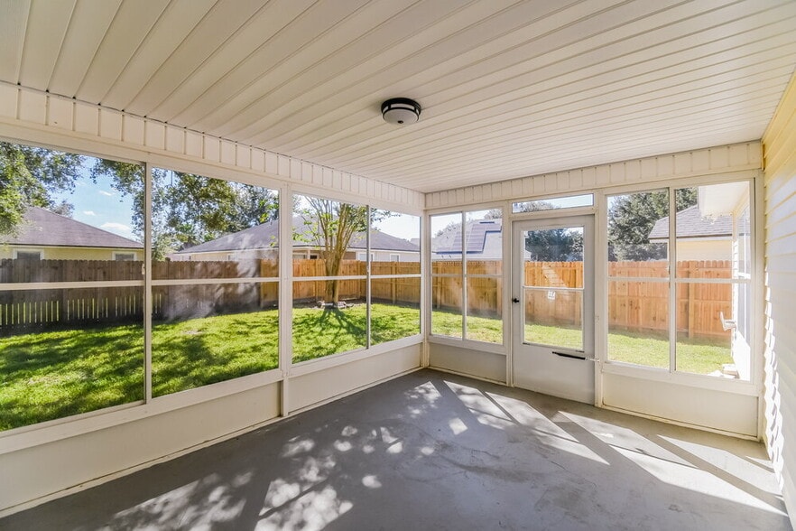 Building Photo - 8422 Stelling Dr S