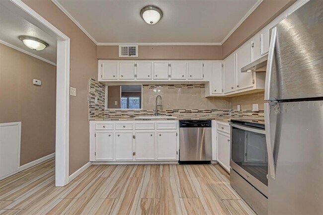 Building Photo - 2118 Straight Creek Dr