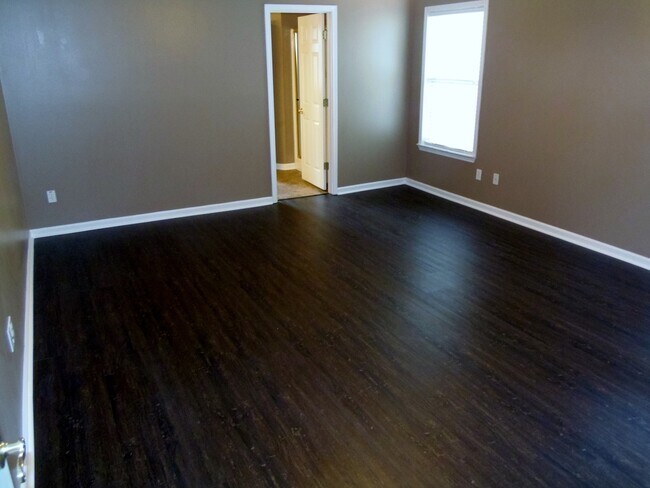 Building Photo - Call Tonia Rollins (501)626-9917