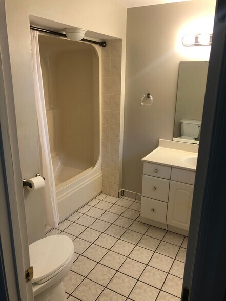 Building Photo - 254 Sloans Grove Rd