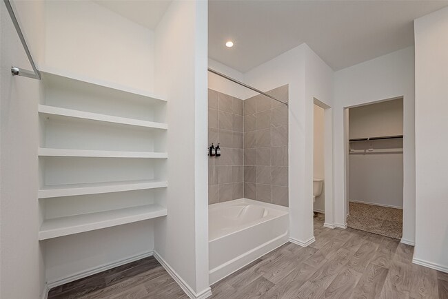 Building Photo - 24330 Elmwood Falls Dr