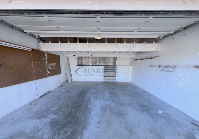 Building Photo - 3507 S Kerckhoff Ave