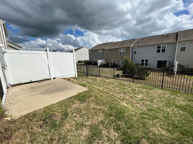 Building Photo - 8206 Yaxley Hall Dr