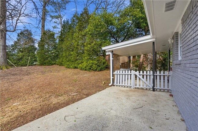 Building Photo - 2467 Elmwood Cir SE