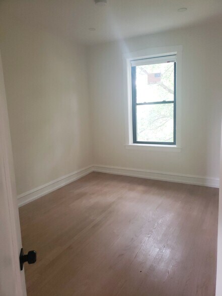 Building Photo - 4638 N Hamilton Ave