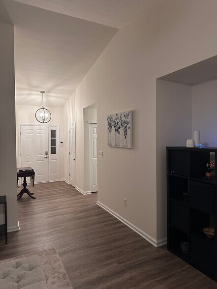 Building Photo - 992 Cass Dr