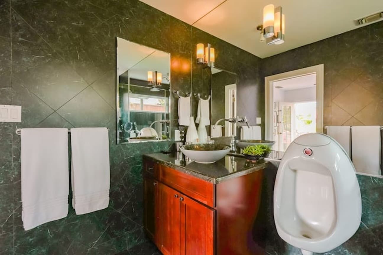 Building Photo - 1203 S Rimpau Blvd