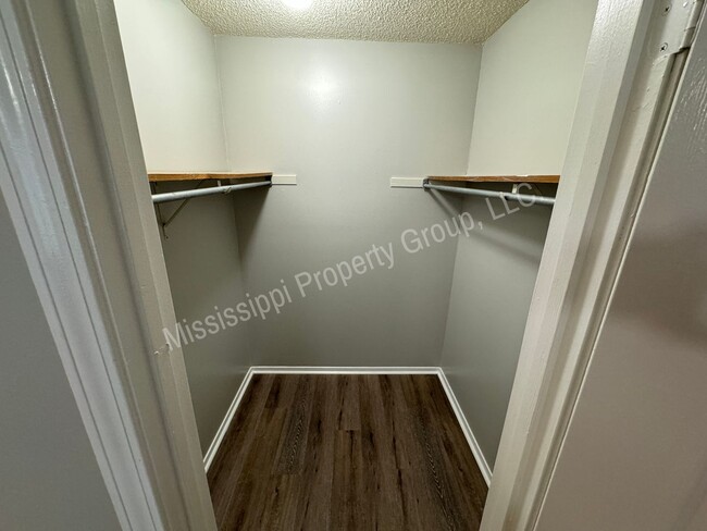 Building Photo - 1BR/1BA For Rent