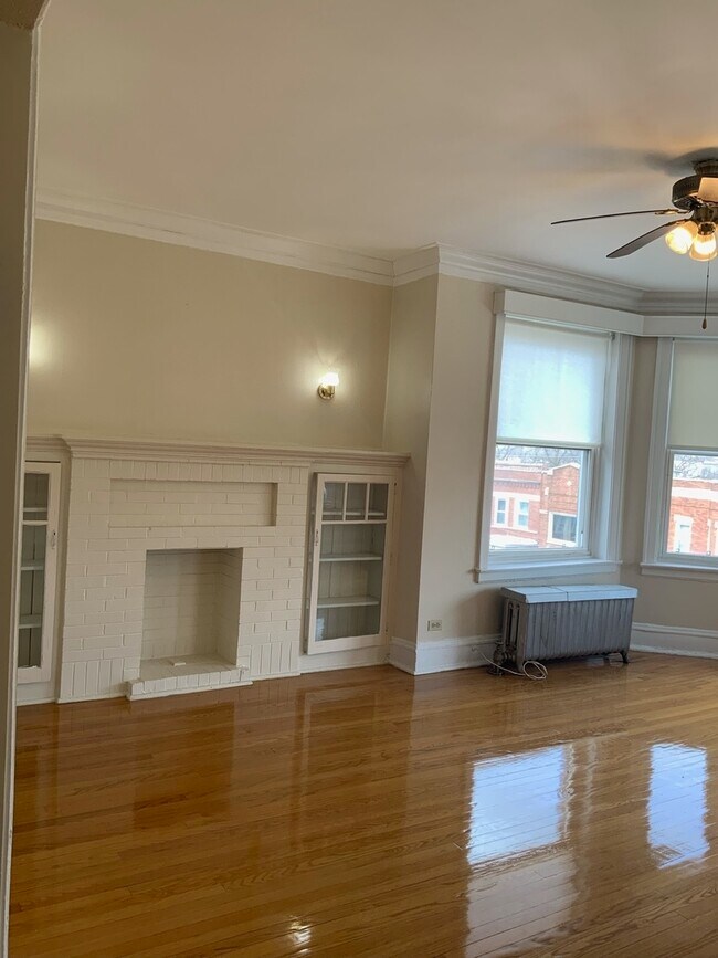 Building Photo - 1519 E 71st Pl