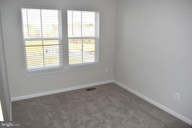 Building Photo - 216 Swan Fld Ave