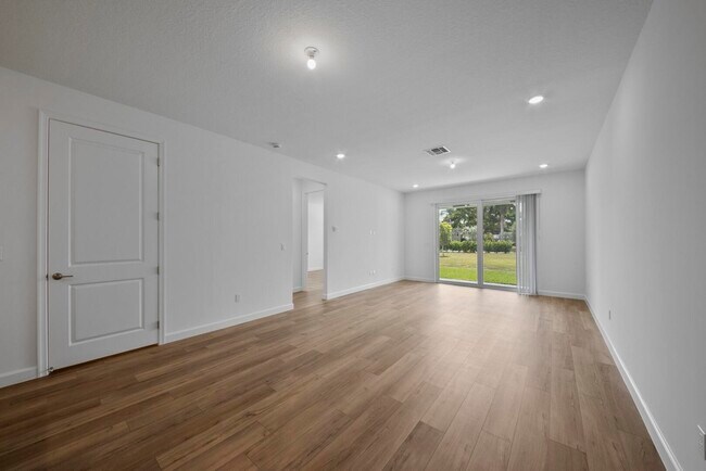 Building Photo - 13812 Hero Path