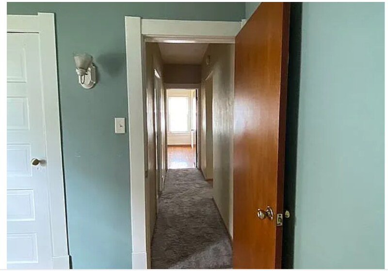 Building Photo - 223 Valleywood Dr