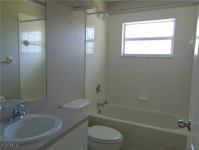 Building Photo - 2716 SW 12th Pl
