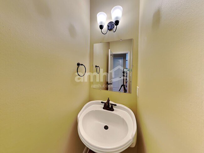 Building Photo - 103 Oakwind Pky