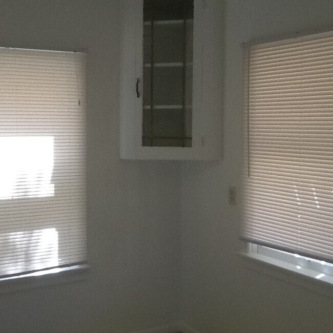 Building Photo - Spacious corner unit in Cortez Hills!