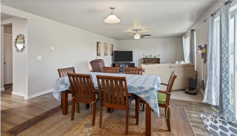 Building Photo - 765 SW Huebert St