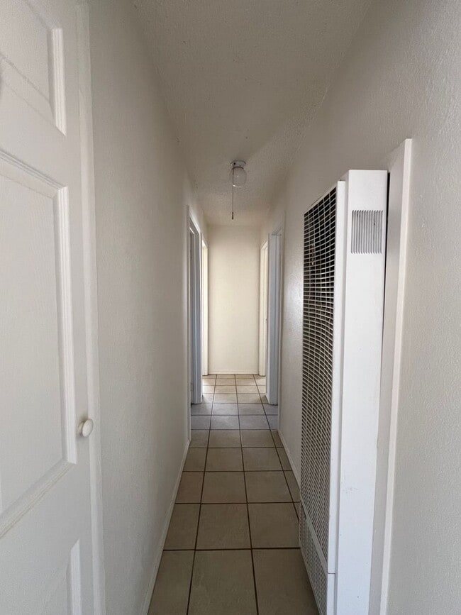 Building Photo - P412