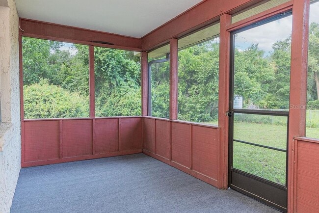 Building Photo - 223 E Fern Dr