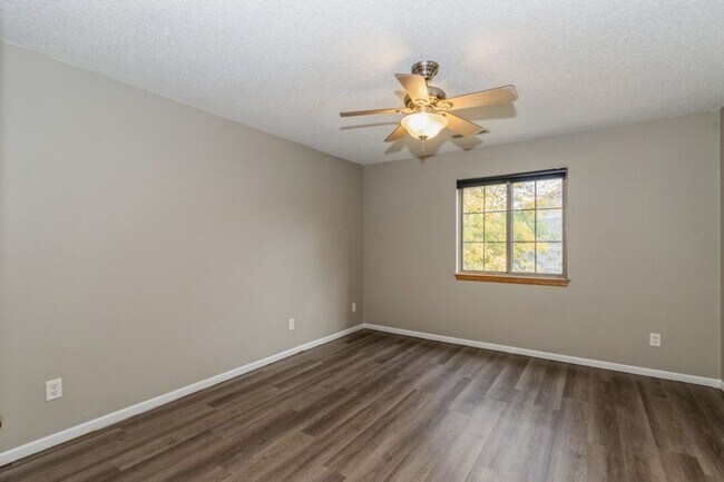 Building Photo - Updated 2 Bedroom with Garage and Off Street Parking Included!