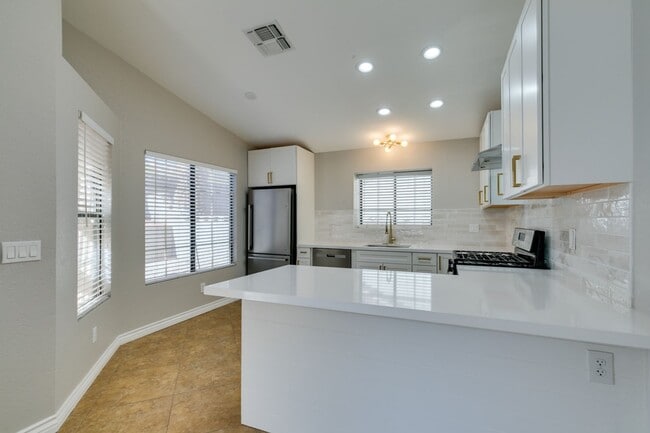 Building Photo - Stunning fully remodeled single-story home