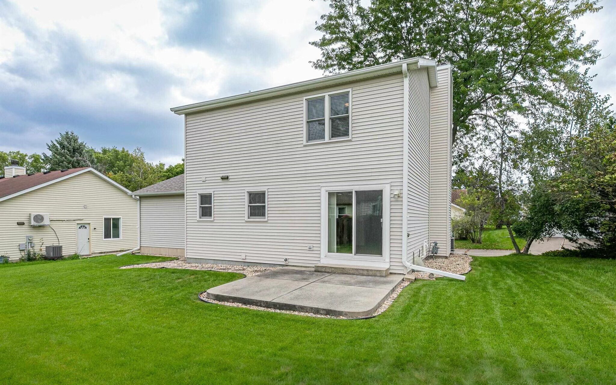 Building Photo - 878 Sky Ridge Dr
