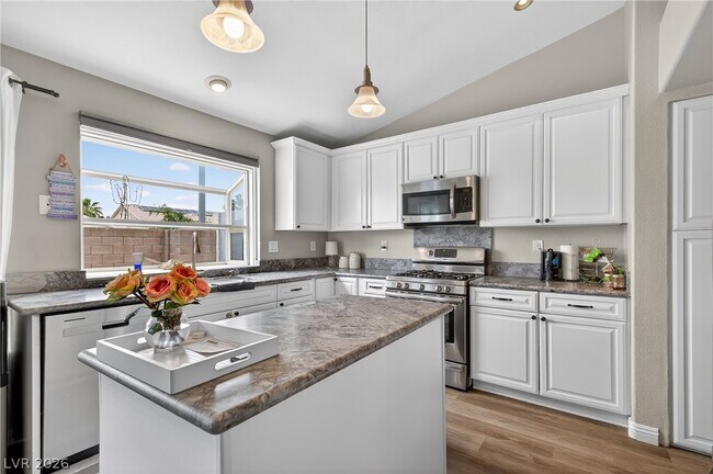 Building Photo - 1056 Kennebunk Cir