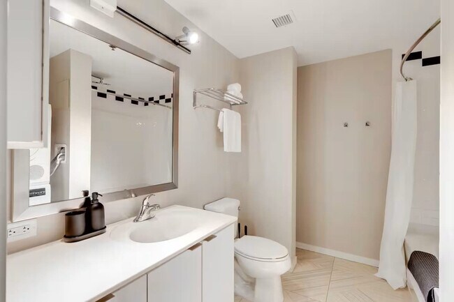 Building Photo - 309 Vine St