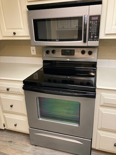 Building Photo - 7450 Holly Hill Dr