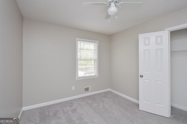 Building Photo - 25 Beaverdam Ct