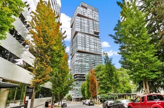 Building Photo - Modern luxury high-rise 1 bd/ 1 bath in do...