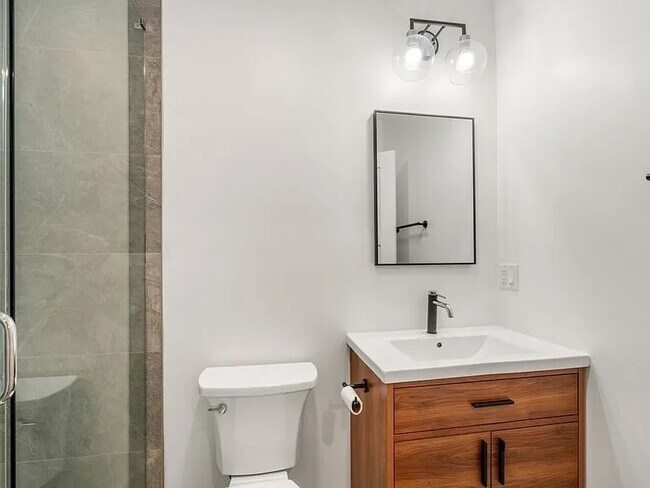 Building Photo - 114 Church St