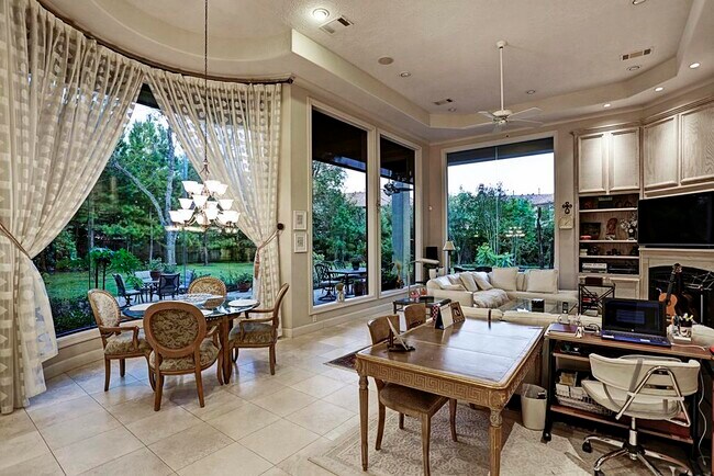 Building Photo - 11101 S Country Squire